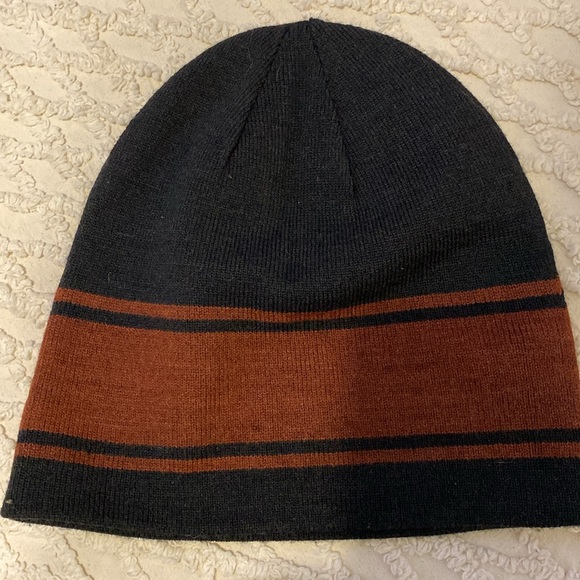 Burton Unisex Hat Reversible Knit black and burnt orange color - Picture 2 of 4